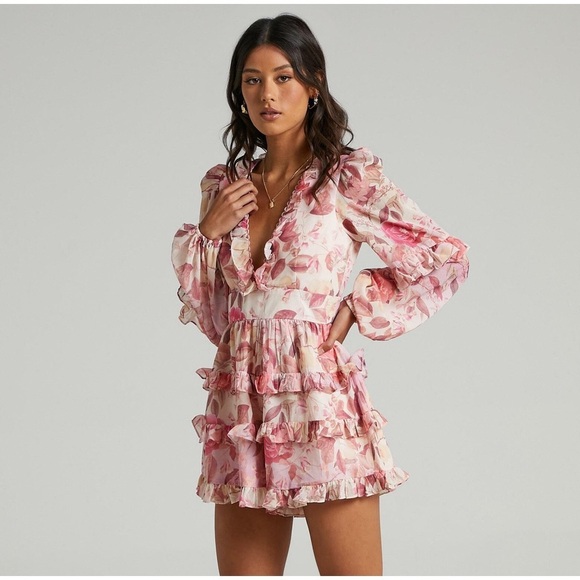 SHOWPO Liadi Playsuit Longsleeve Plunge Playsuit In Soft Floral - Picture 2 of 9